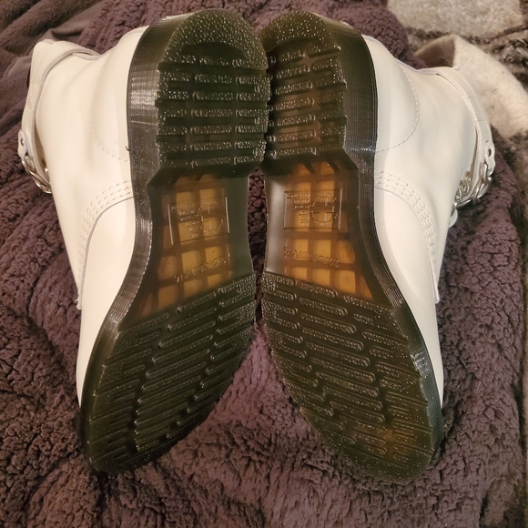 NEVER WORN Dr Martens US womens size 8 - Picture 3 of 4